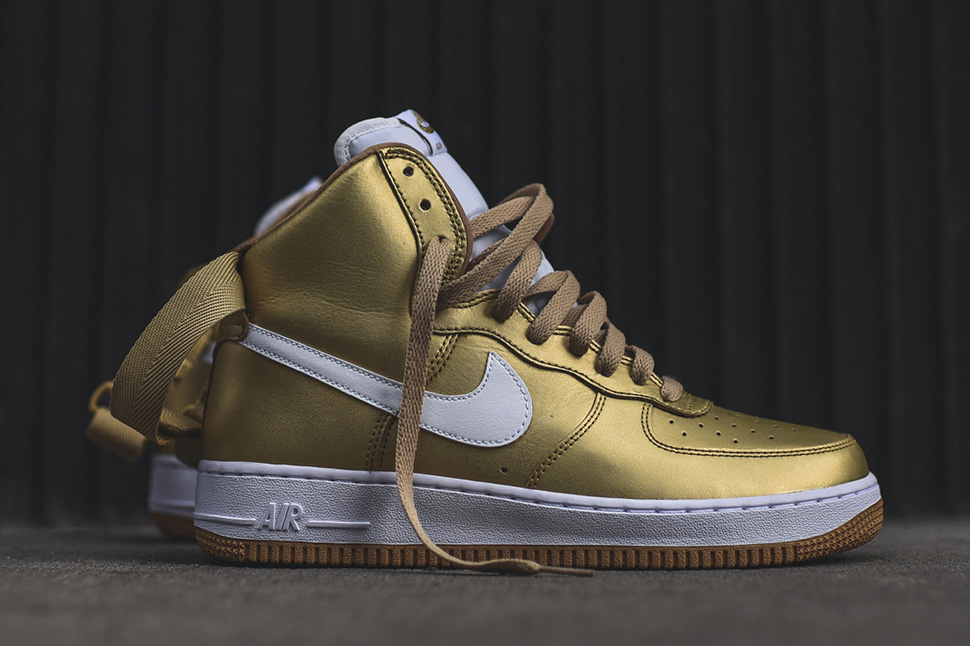 nike air force one gold