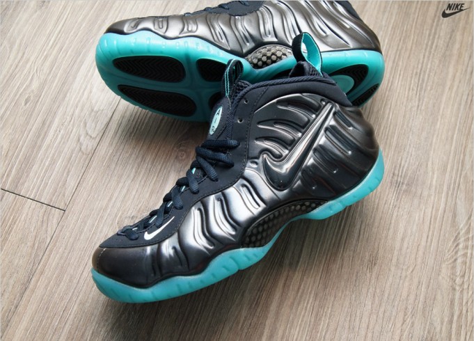 dark obsidian foams