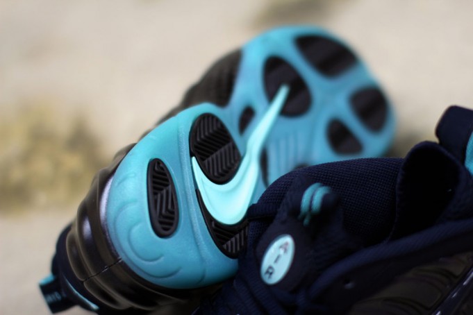 dark obsidian foams