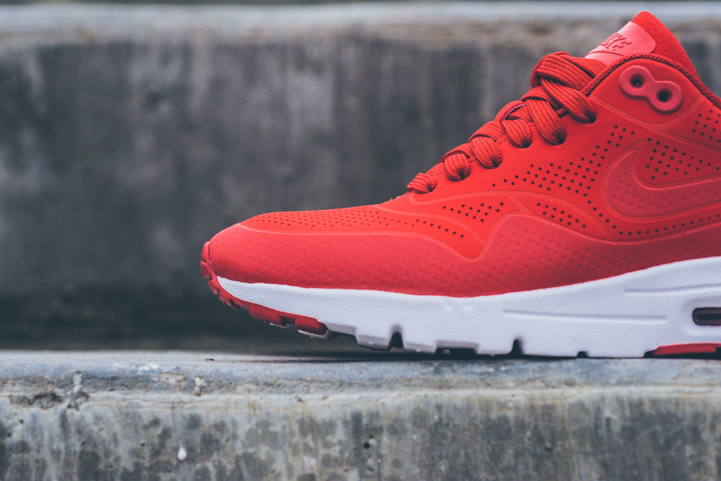 nike-wmns-air-max-1-ultra-moire-university-red-4