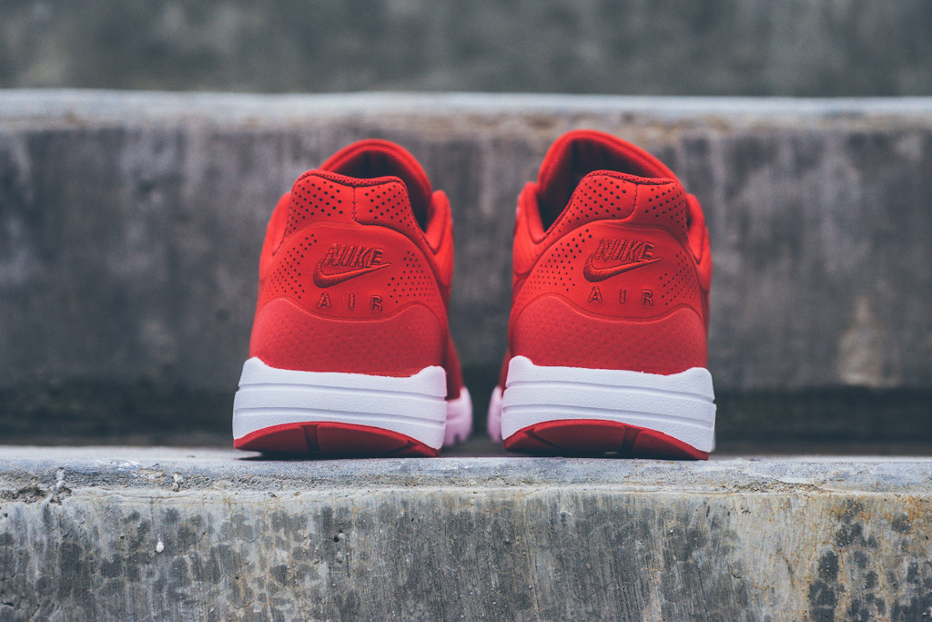 nike-wmns-air-max-1-ultra-moire-university-red-5