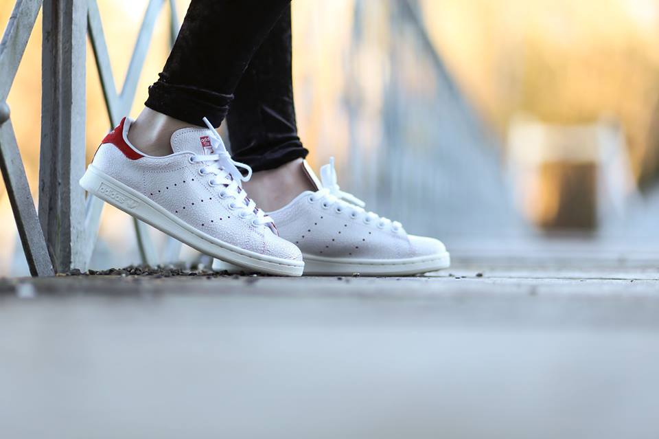 adidas-stan-smith-cracked-leather-white-red-1