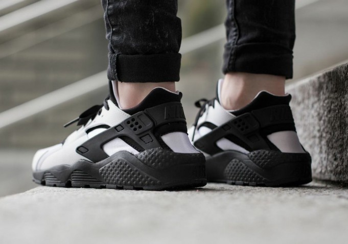 women's black and white huaraches