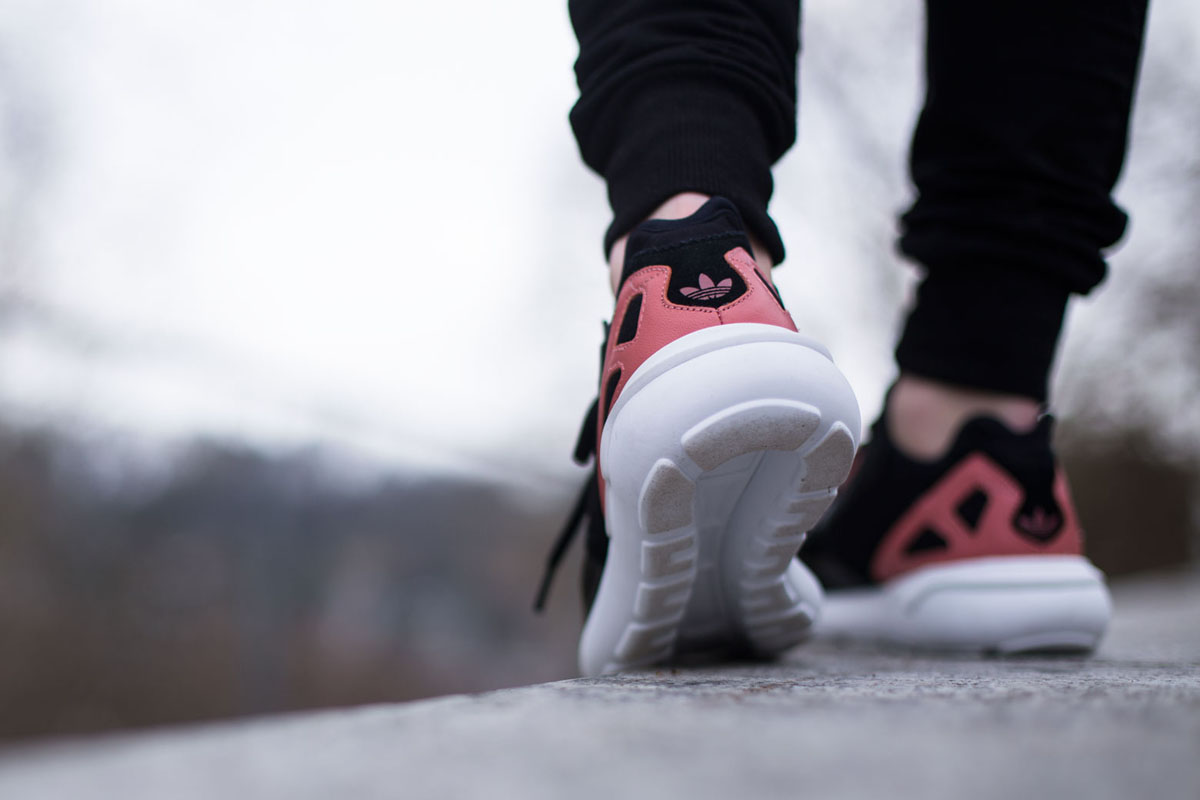 adidas-wmns-tubular-runner-ash-pink-3