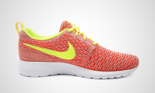 nike-roshe-nm-flyknit-hot-lava-volt-team-orange-2