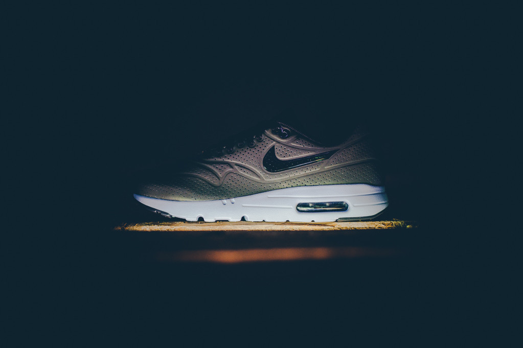 nike air max 1 ultra moire qs holographic deep pewter