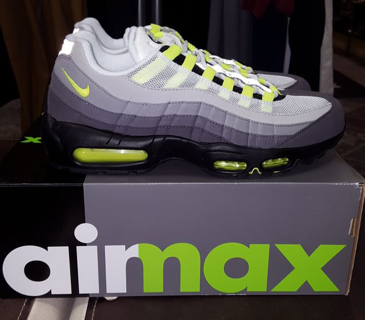 necesario suma Persuasión Nike Air Max 95 OG Neon 2015 - Sneaker Bar Detroit