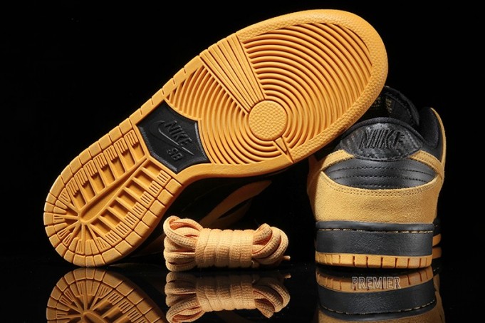 black and gold sb dunks