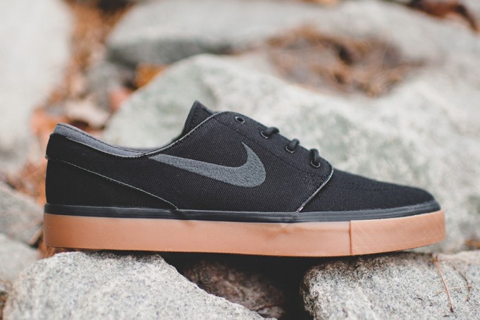 nike janoski slip on black gum