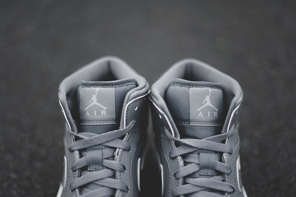 Air Jordan 1 Mid Triple Grey