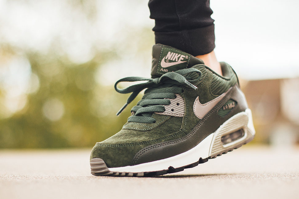 Nike WMNS Air Max 90 Leather Carbon Green