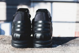 adidas flux triple black