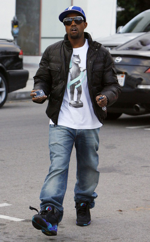 kanye wearing jordan 1