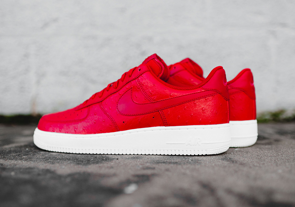 Nike Air Force 1 Ostrich Black Red