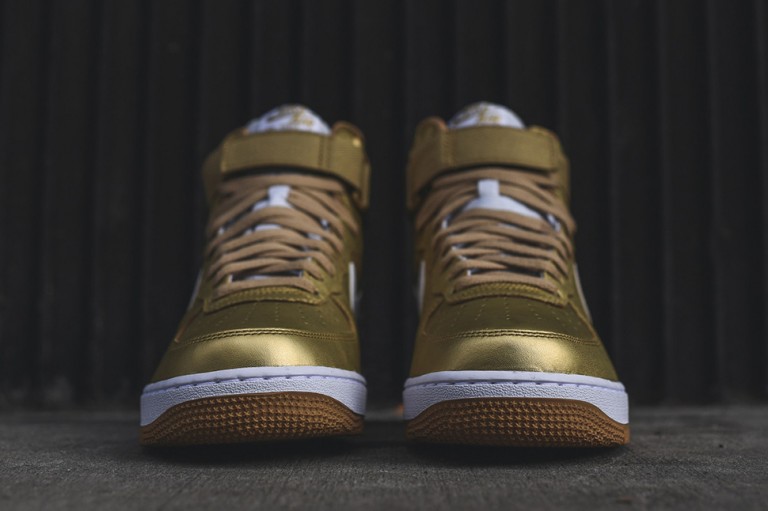 nike af1 metallic gold