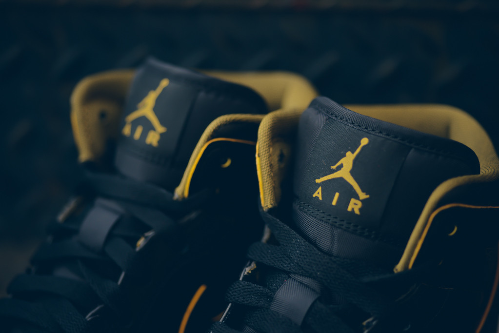 Air Jordan 1 Mid Black Gold
