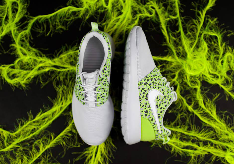 Nike Roshe One White Ghost Green