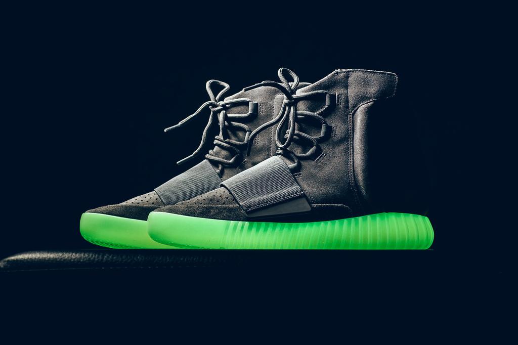 yeezy boost 750 glow in the dark replica