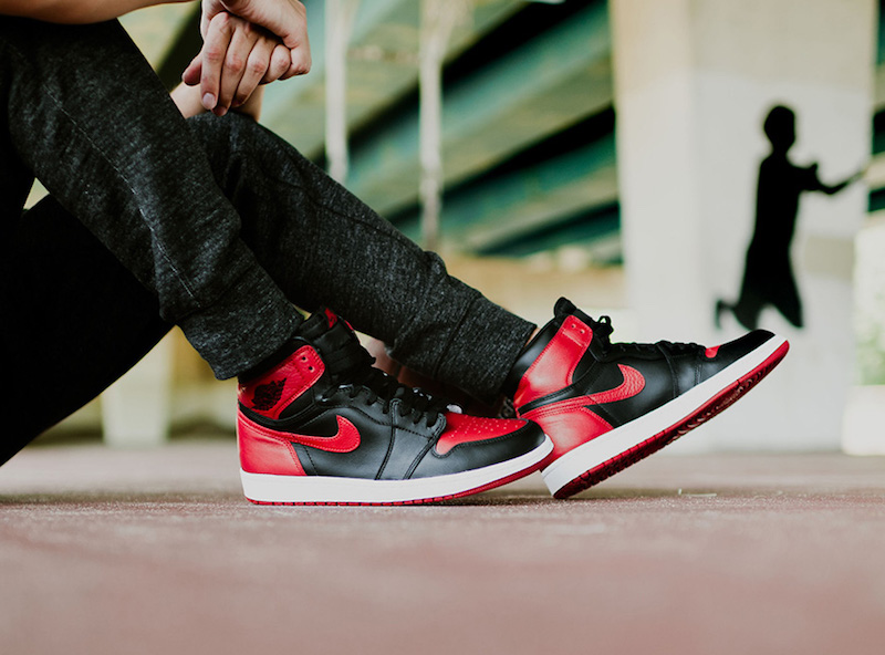 nike air jordan 1 retro mid banned