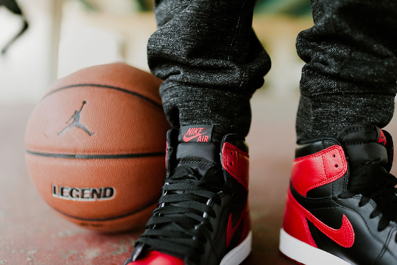 nike air jordan flight legend bred