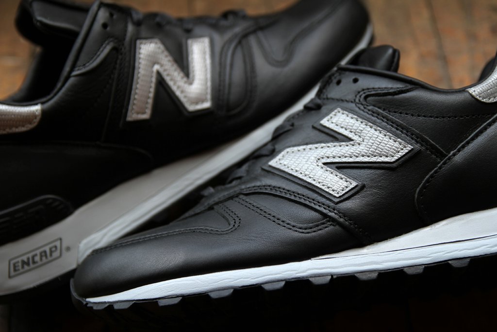 black and silver new balance