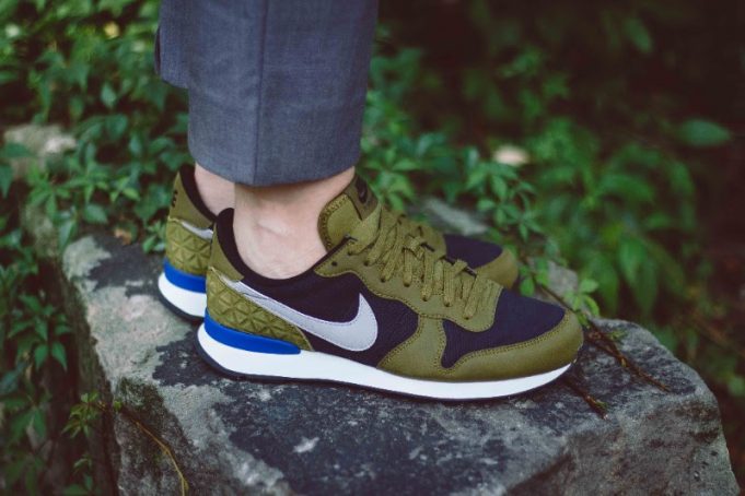 olive flak nike sport loop