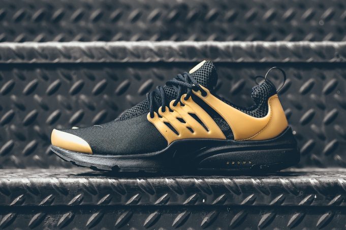 nike reposto black and gold
