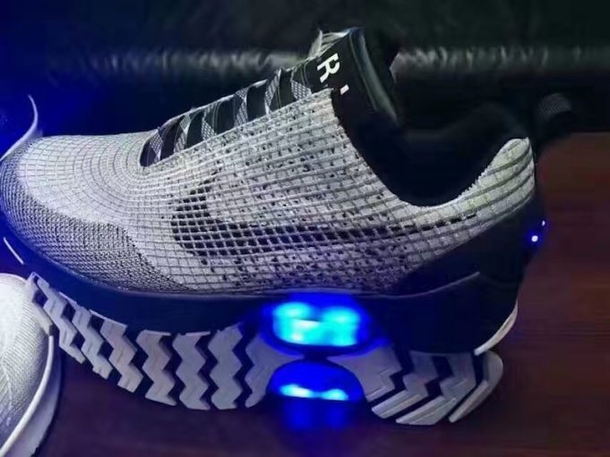 nike hyperadapt 1.0 earl