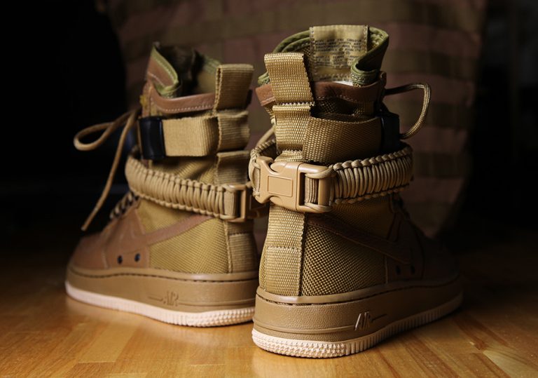 dark brown on beige af1