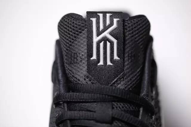 Nike Kyrie 3 Black White 852395-018