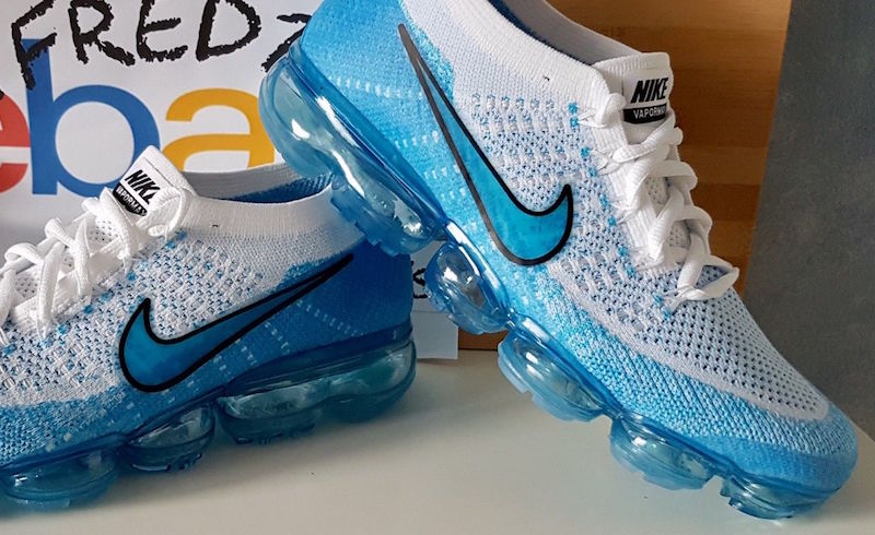 nike blue and white vapormax