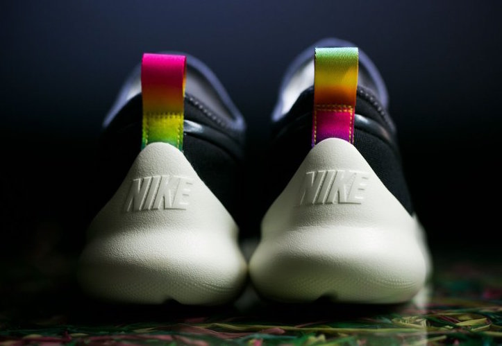 Nike Aptare SE Anthracite Sail Rainbow Heel Tab