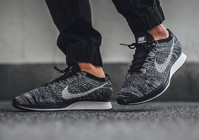 nike flyknit trainer oreo on feet
