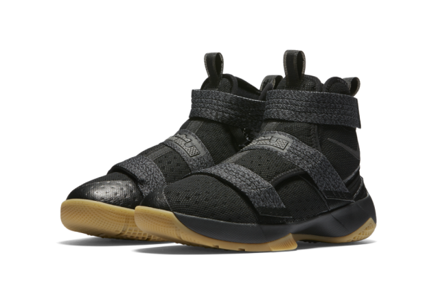 lebron soldier 10 flyease