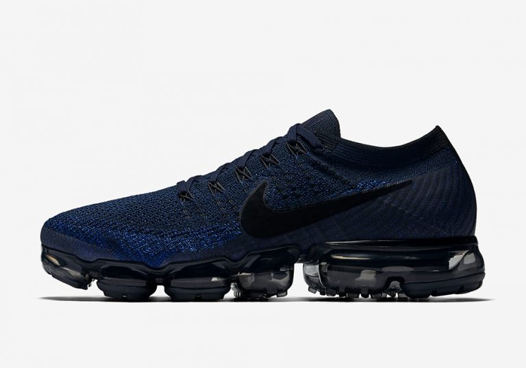 navy blue nike vapor max plus
