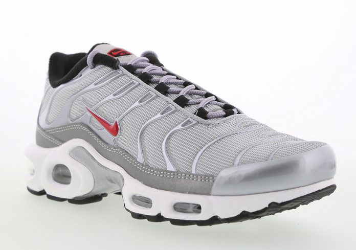 nike air max plus silver bullet