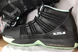 Detailed Look at the Nike LeBron 3 “Glow” Retro Sample