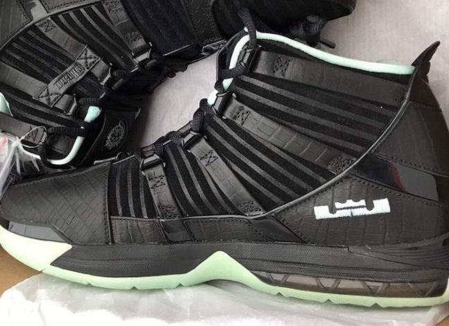 lebron 3 glow pe