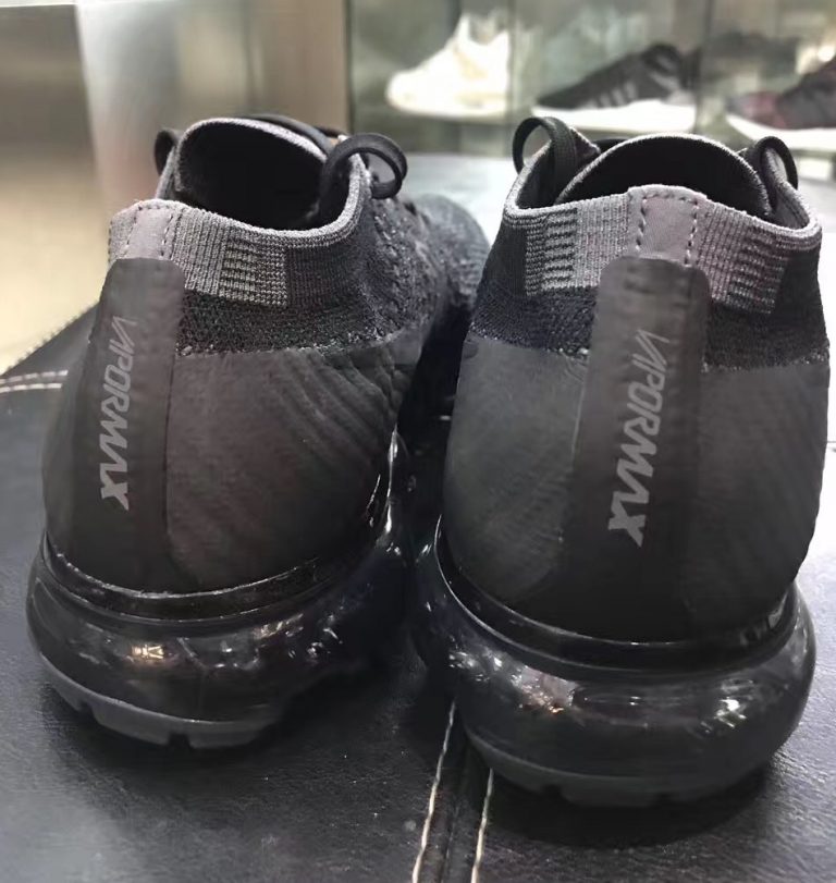 vapormax triple black 1.0