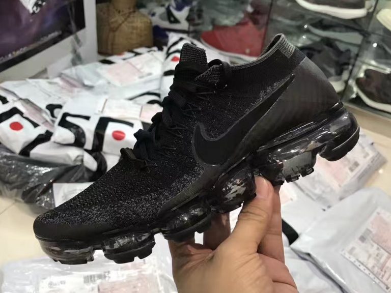 vapormax triple black 1.0
