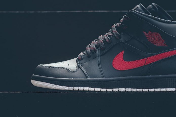 Air Jordan 1 Mid Anthracite Gym Red 554724-045 - Sneaker Bar Detroit