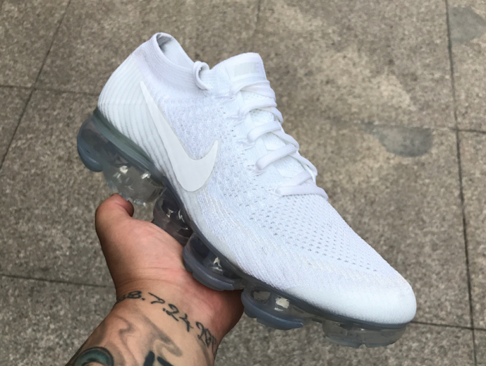 nike air vapormax triple white