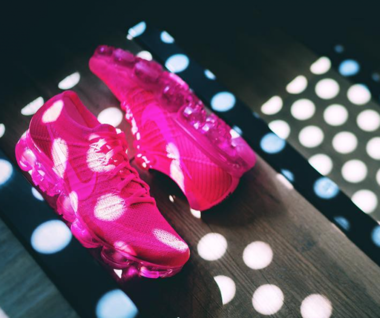 nike air vapormax neon pink