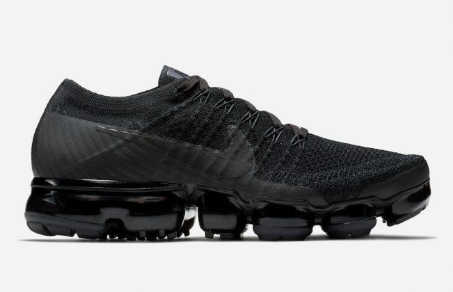 stockx triple black vapormax
