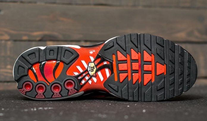 air max plus team orange team red