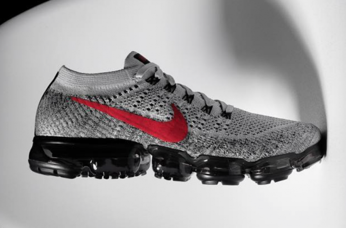 vapor max black with red