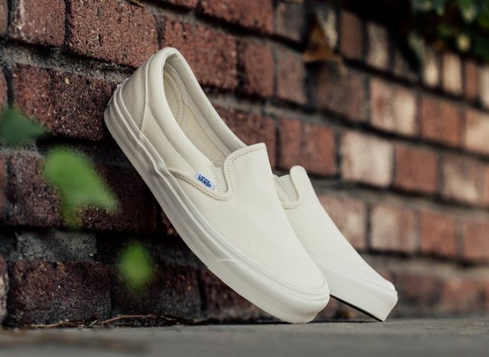 Vans Slip-On Classic White - Sneaker Bar Detroit