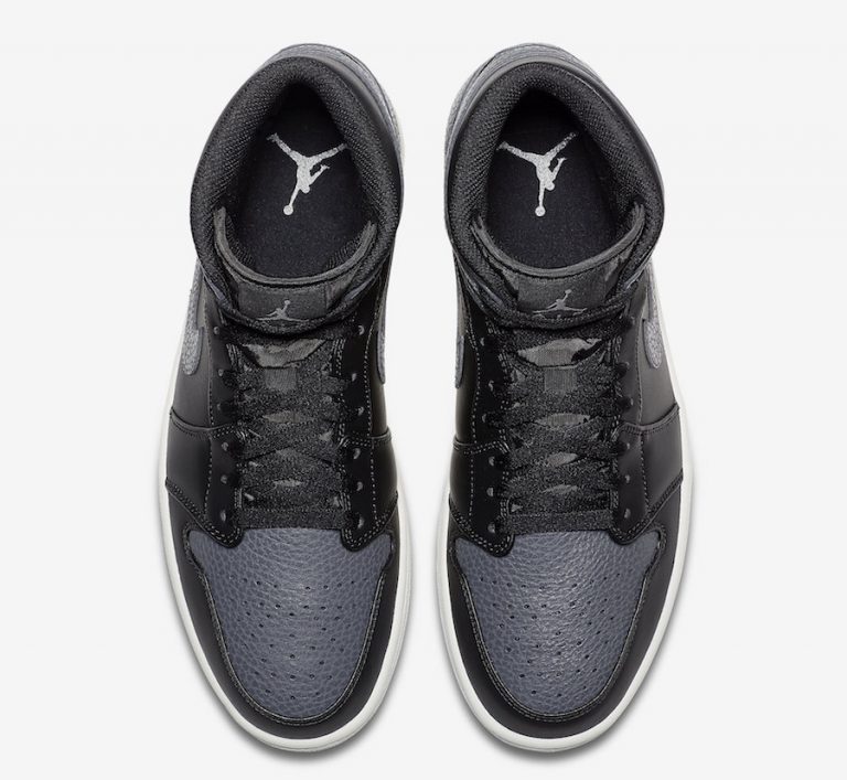 nike tumbled leather