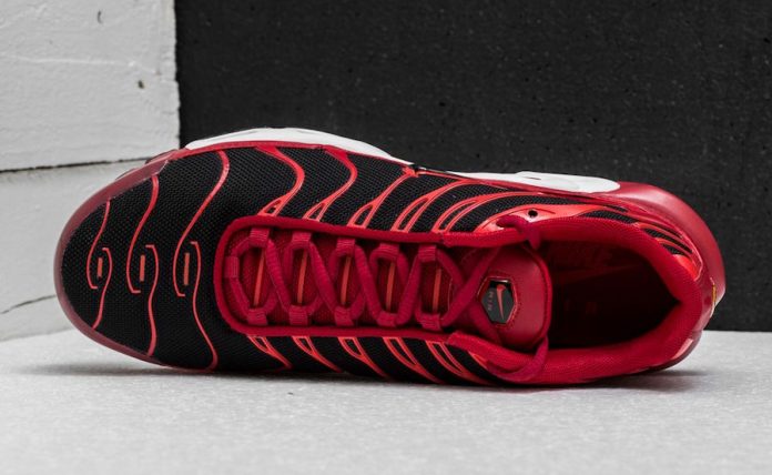 Foot Step Images Color:red Nike Air Max Plus Chile Red 852630-601 - Sneaker Bar Detroit