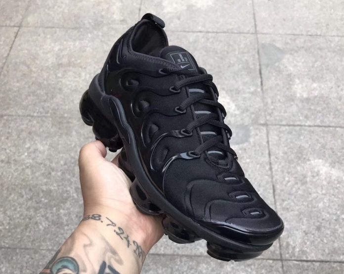 vapormax plus black friday